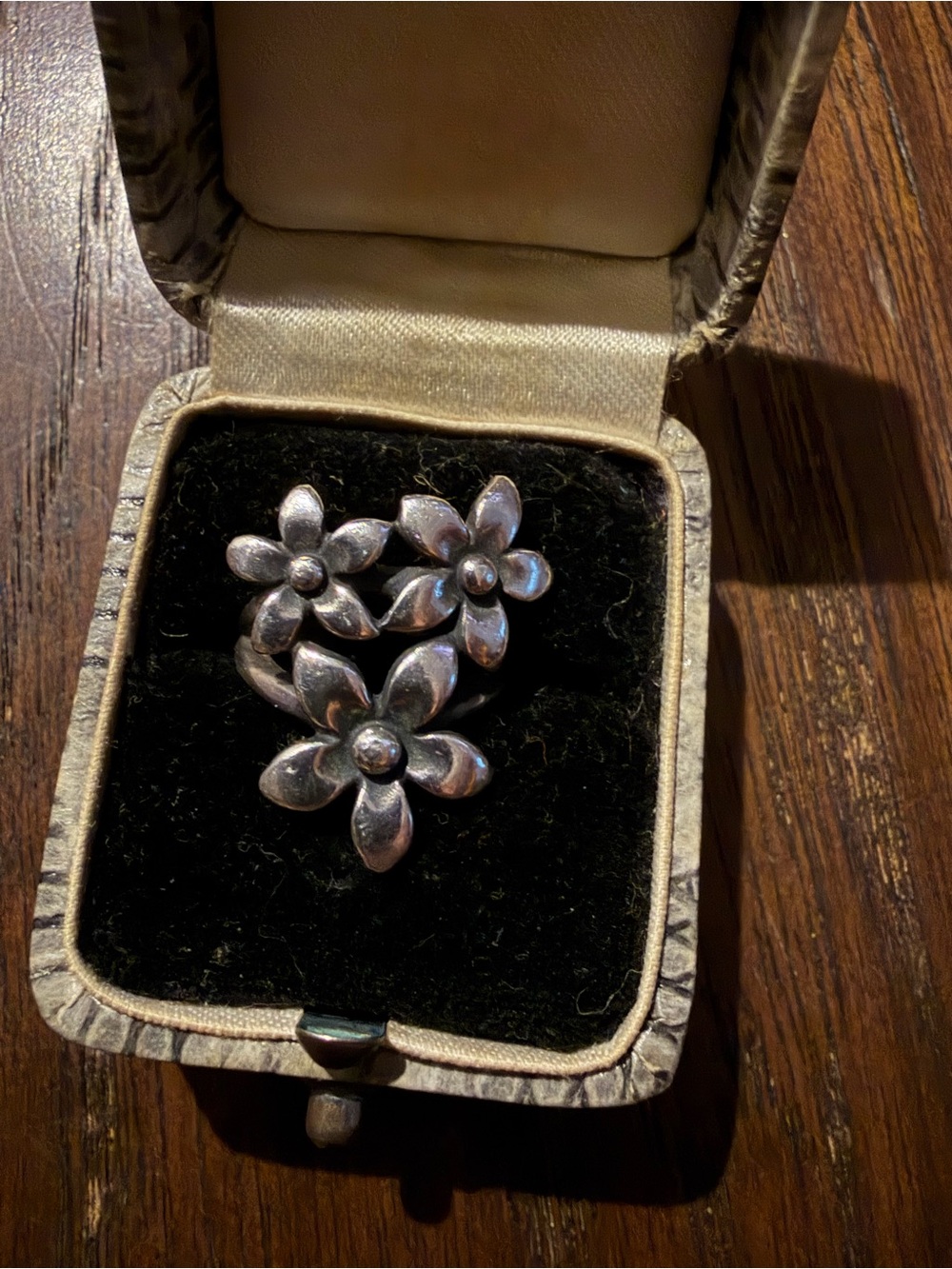 James Avery Triple Flower Ring - 4.5